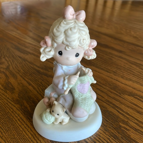 Enesco Precious Moments 1998 Love Will Keep You Warm - Picture 1 of 6